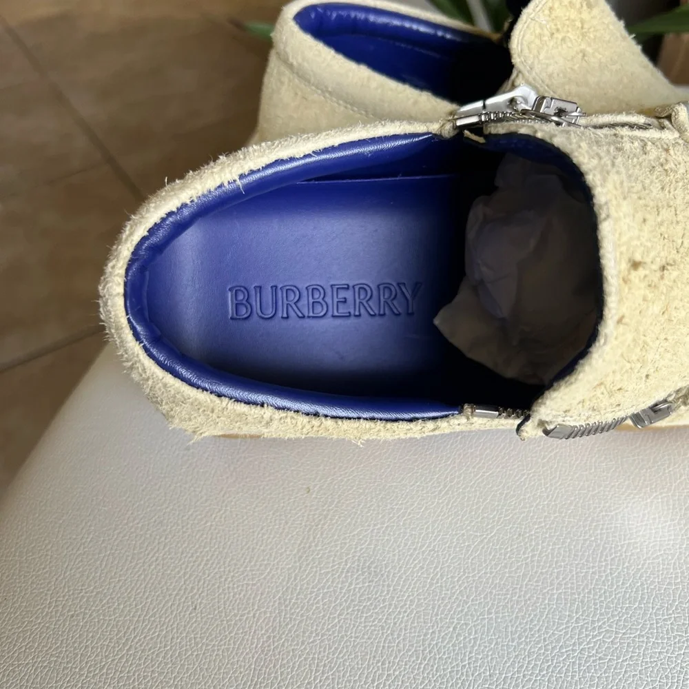 BURBERRY Chance Suede Loafers Size 10.5 (43.5 IT)